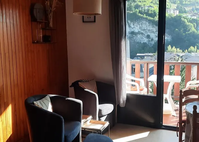Central Studio Ideal For Hikers Or Skiers